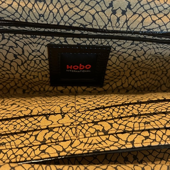 Chic Black Patent Leather HOBO shoulder bag - Picture 10 of 15